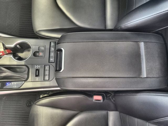 Used 2021 Toyota Highlander XLE AWD/4WD image 21