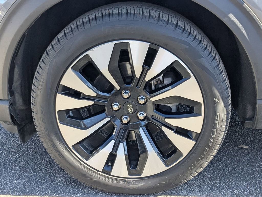 Used 2025 Ford Explorer Platinum w/ LUX Leather Package image 32