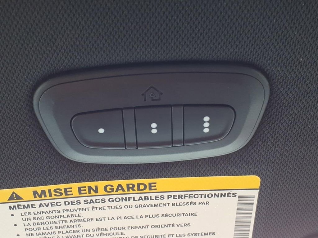 Used 2025 Chrysler Pacifica Select FWD image 29
