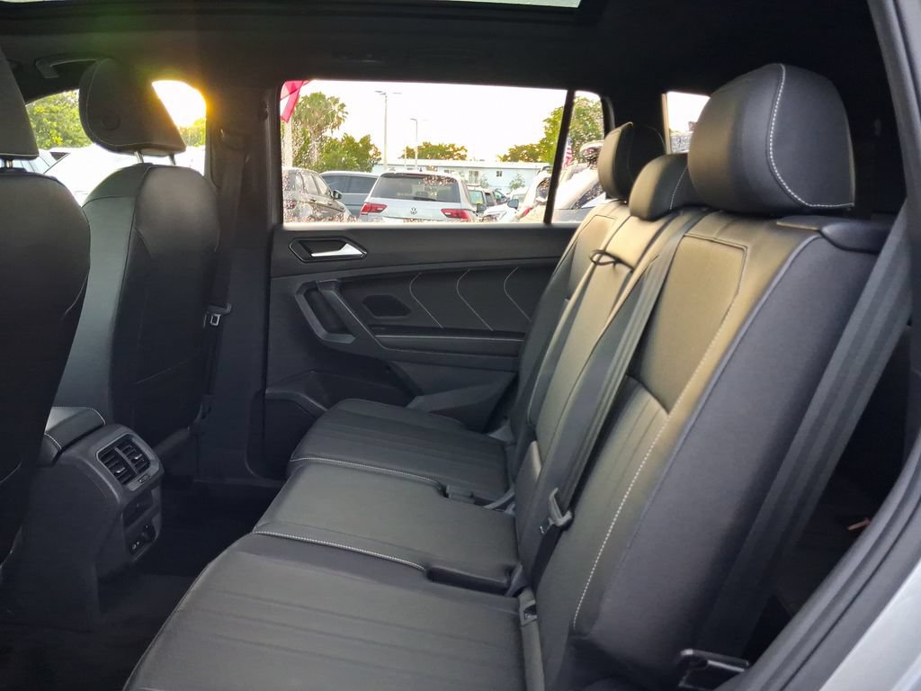 Certified 2023 Volkswagen Tiguan SE R-Line FWD image 8