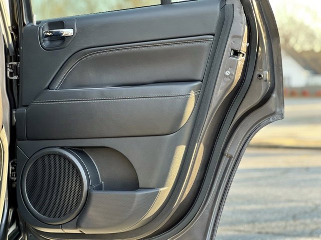 Used 2016 Jeep Compass Latitude image 19