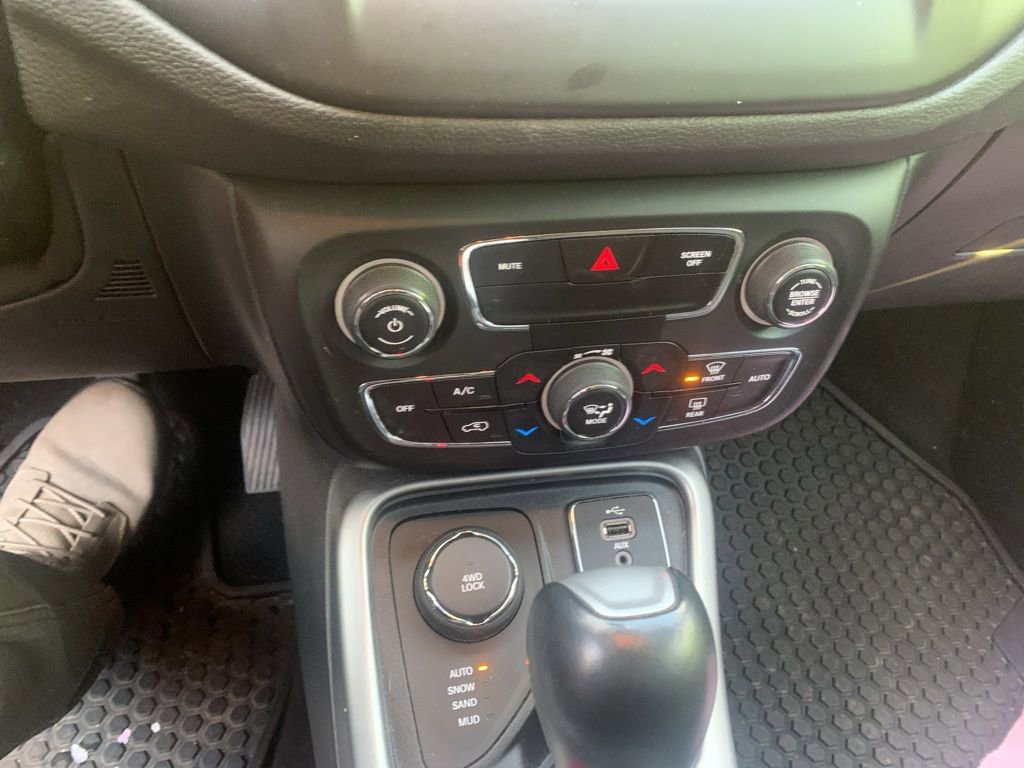 Used 2018 Jeep Compass Latitude w/ Popular Equipment Group image 14