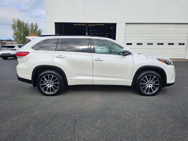 Used 2017 Toyota Highlander SE AWD/4WD image 7