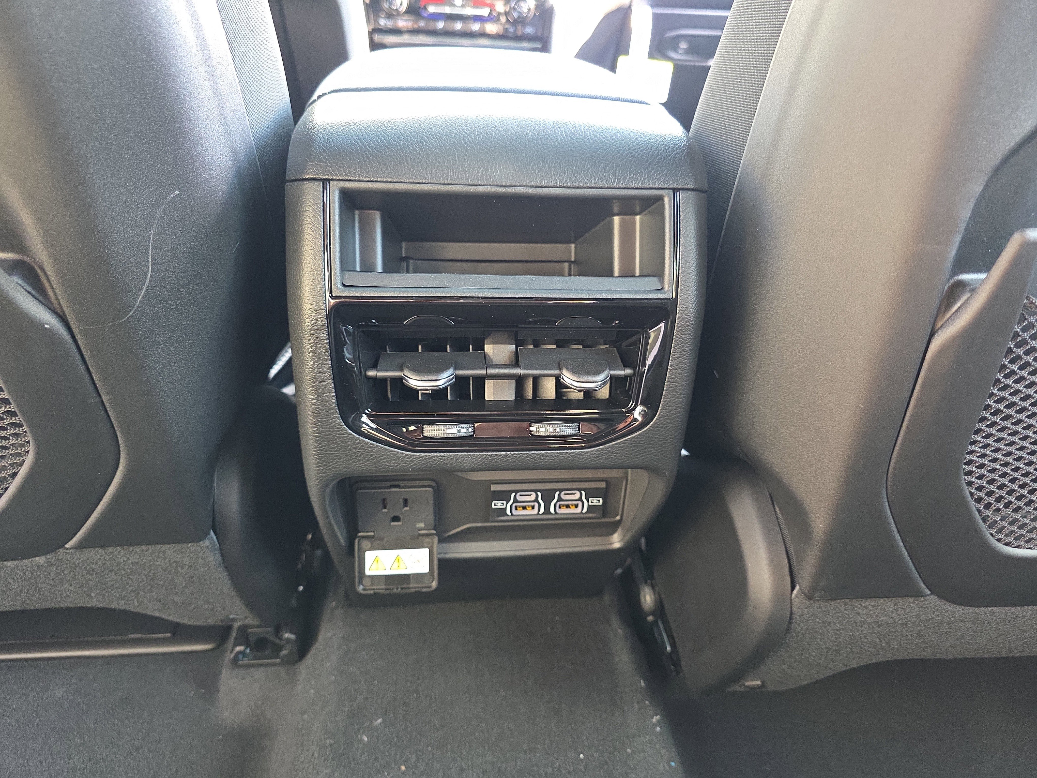 New 2025 Jeep Grand Cherokee Altitude w/ Trailer Tow Package image 16