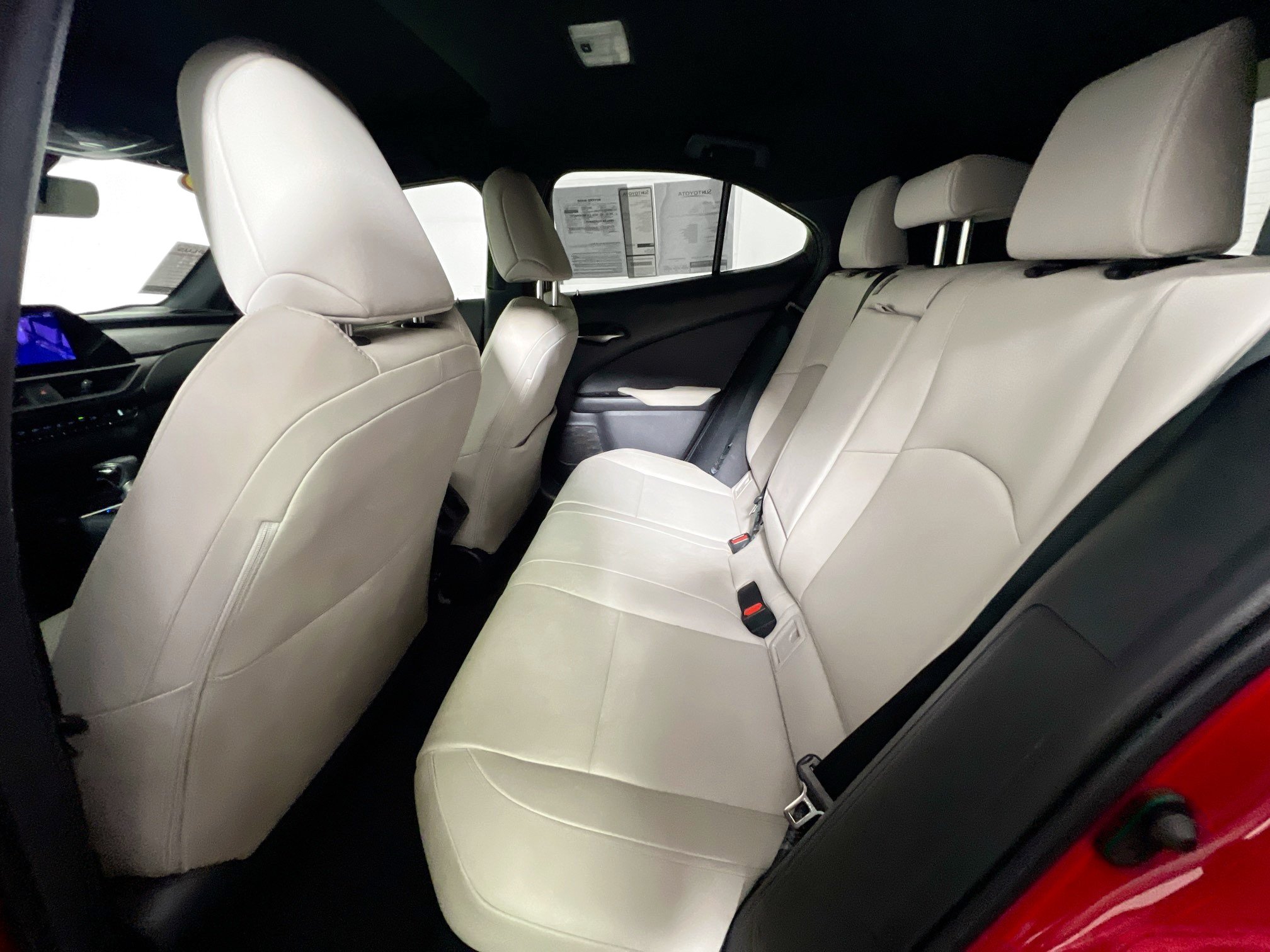 Used 2023 Lexus UX 250h FWD w/ Accessory Package (Z2) image 29