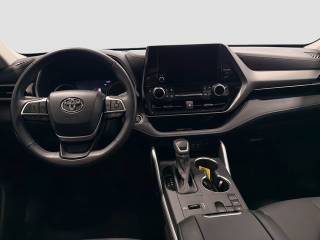 Certified 2025 Toyota Highlander XLE FWD image 21