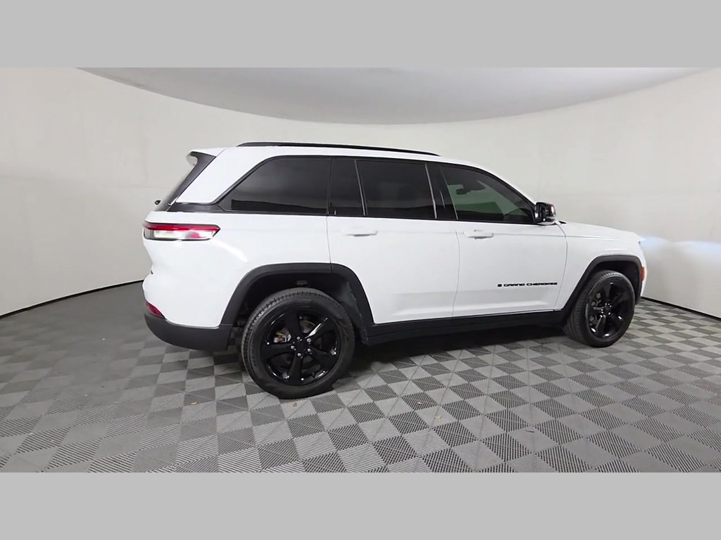Used 2025 Jeep Grand Cherokee Limited w/ Black Appearance Package RWD image 37