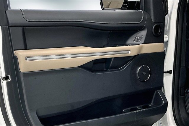 Used 2022 Ford Expedition Limited image 21