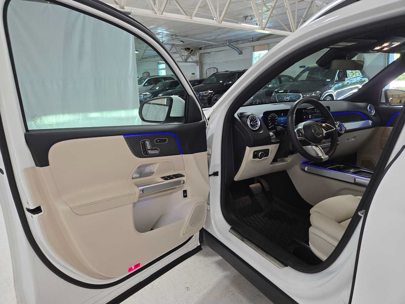 Used 2024 Mercedes-Benz GLB 250 4MATIC image 19