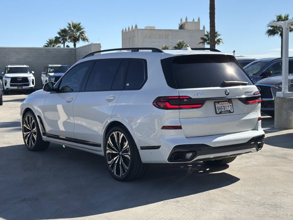 Used 2024 BMW X7 xDrive40i w/ M Sport Package AWD/4WD image 4