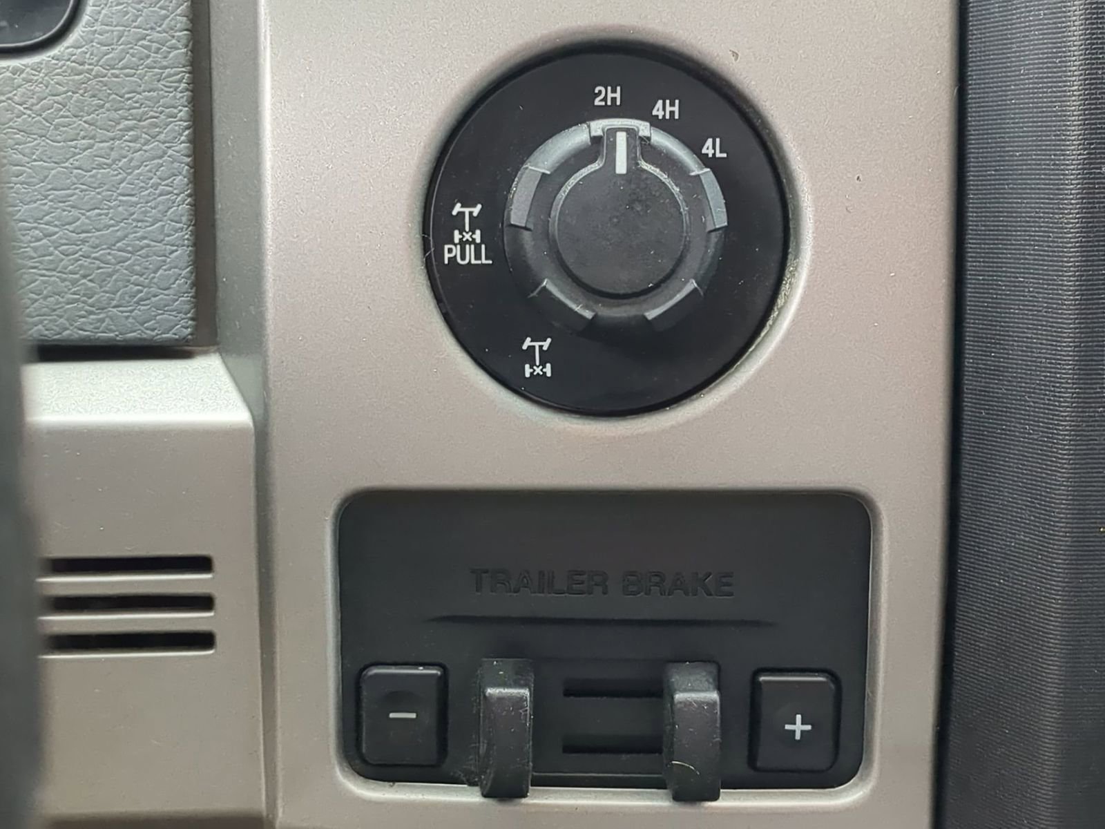 Used 2013 Ford F150 XLT w/ Luxury Equipment Group image 32