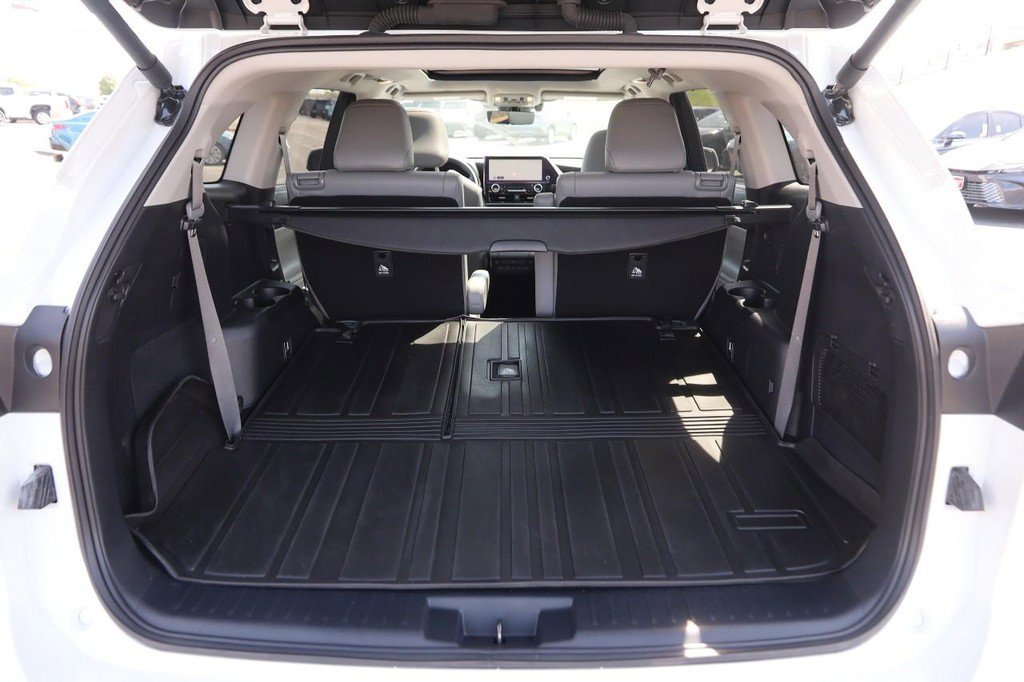 Used 2024 Toyota Highlander Platinum FWD image 8