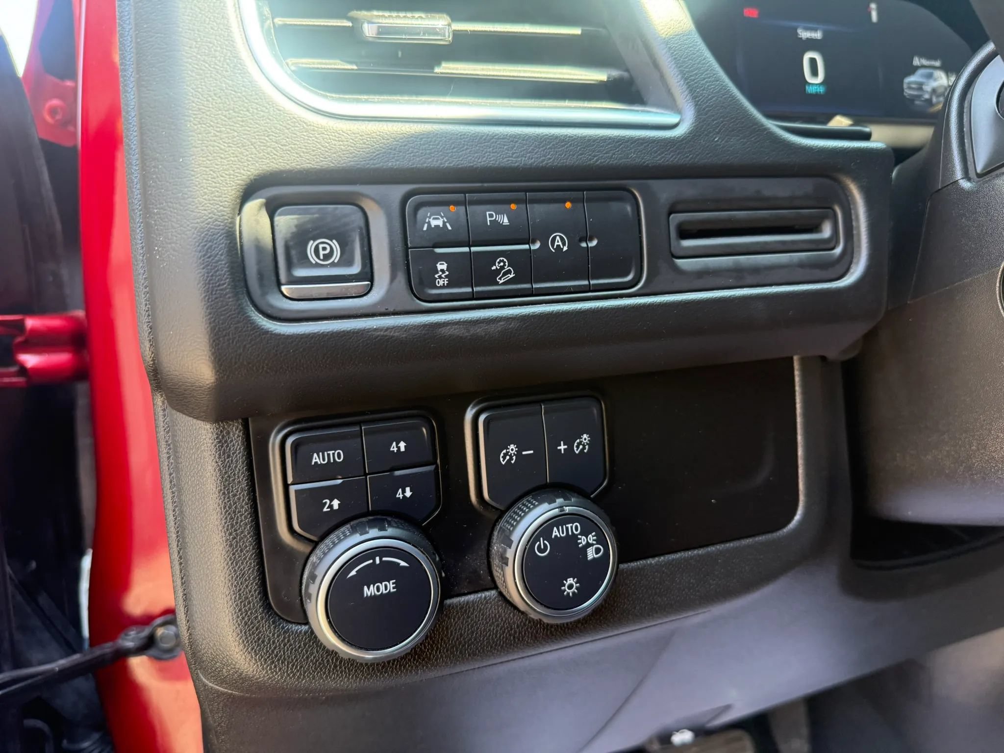 Used 2024 Chevrolet Tahoe Premier AWD/4WD image 25