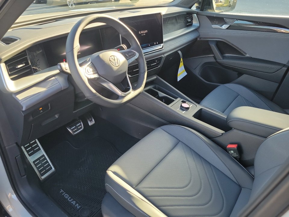 New 2026 Volkswagen Tiguan SE R-Line image 30