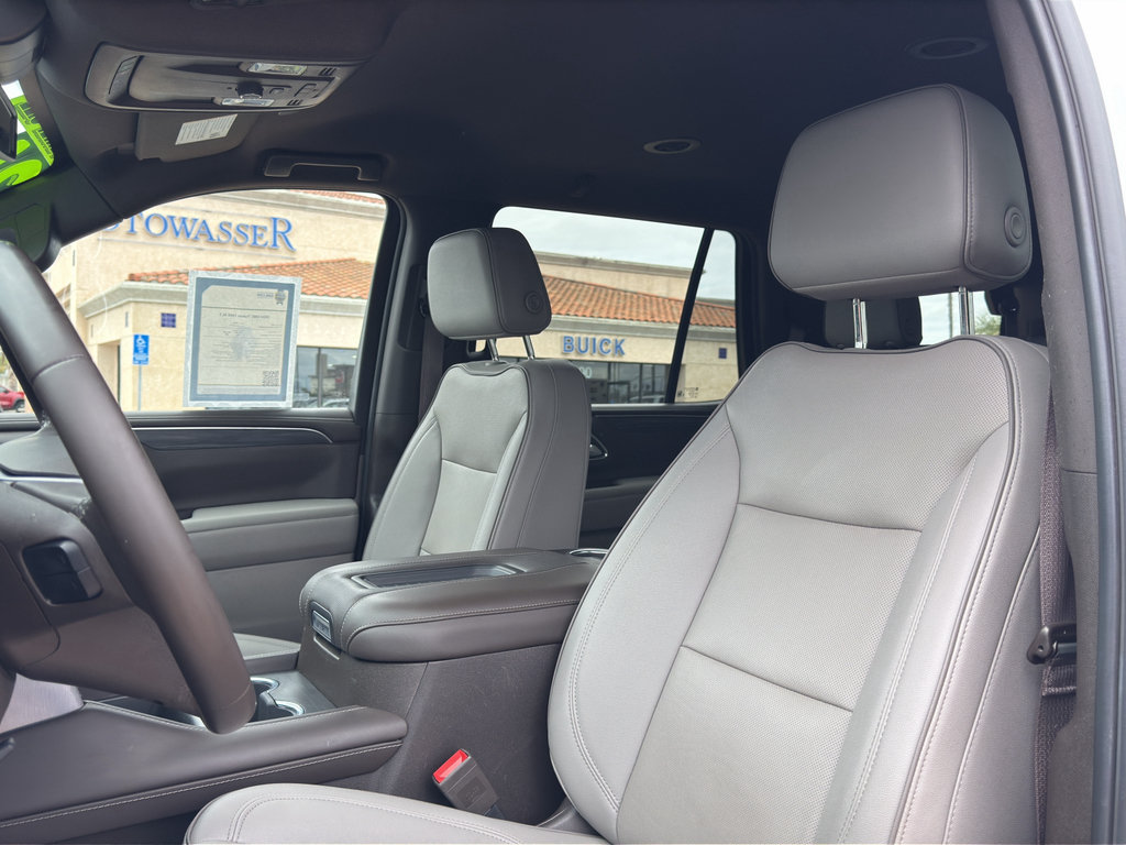 Used 2024 GMC Yukon SLT RWD image 9