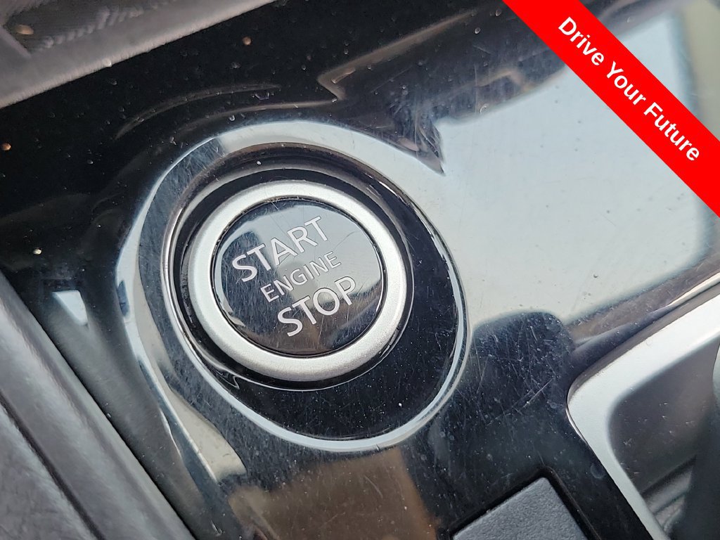 Used 2025 Nissan Versa SV w/ Trunk Package FWD image 9