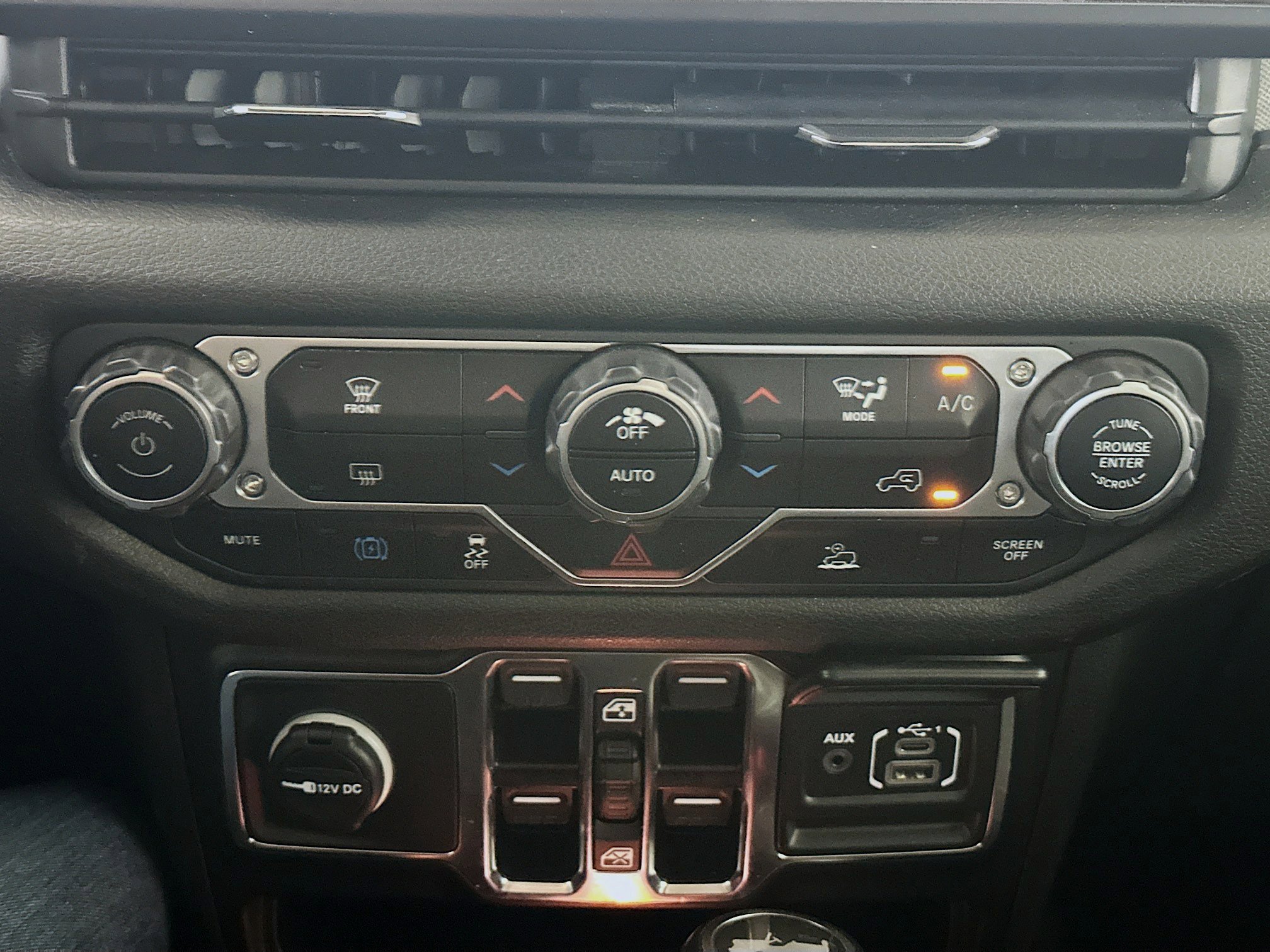 Used 2024 Jeep Wrangler Unlimited AWD/4WD image 23