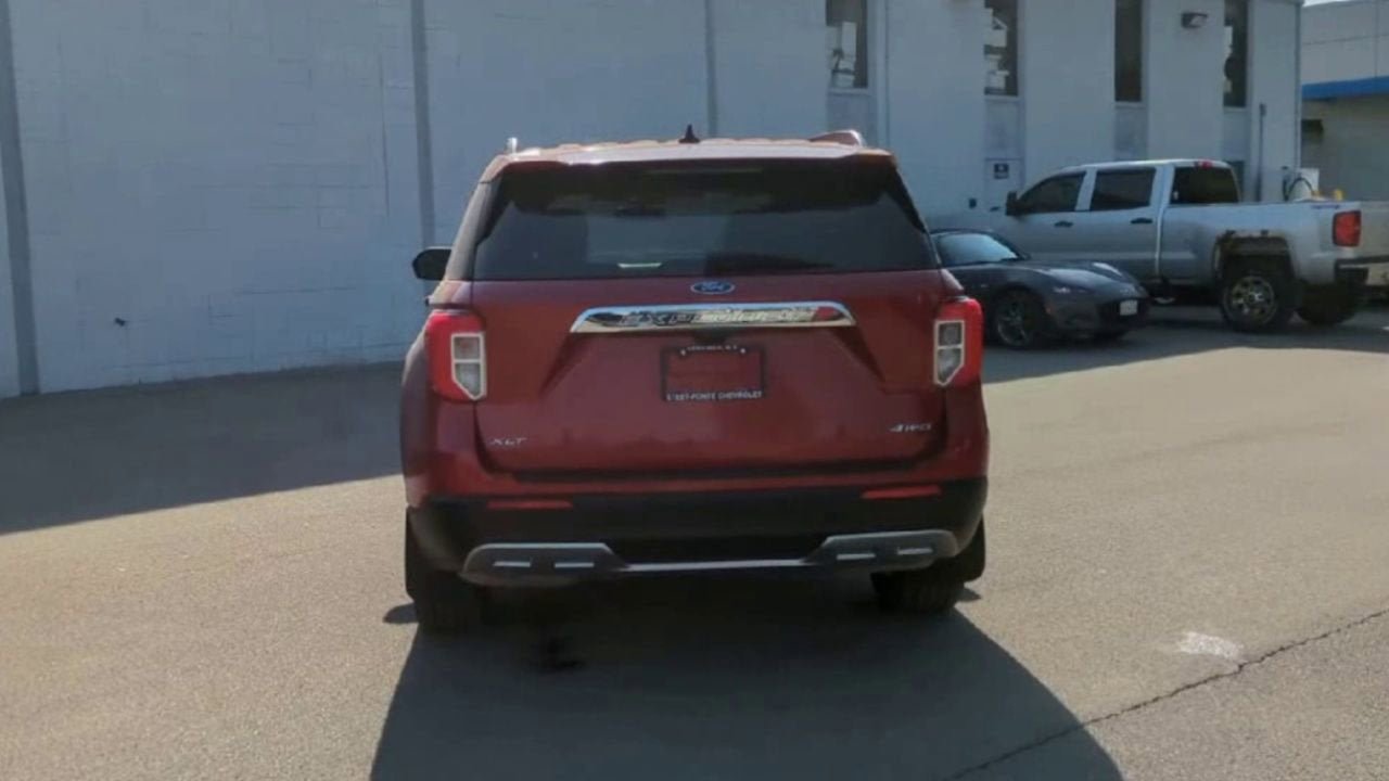 Used 2022 Ford Explorer XLT w/ Equipment Group 202A AWD/4WD image 7
