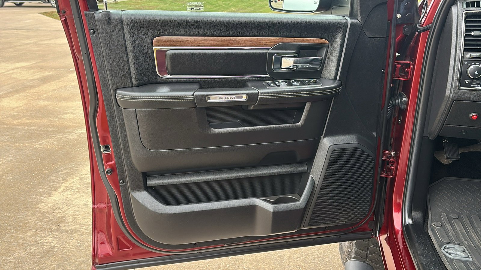 Used 2018 RAM 2500 Laramie w/ Sport Appearance Group image 25