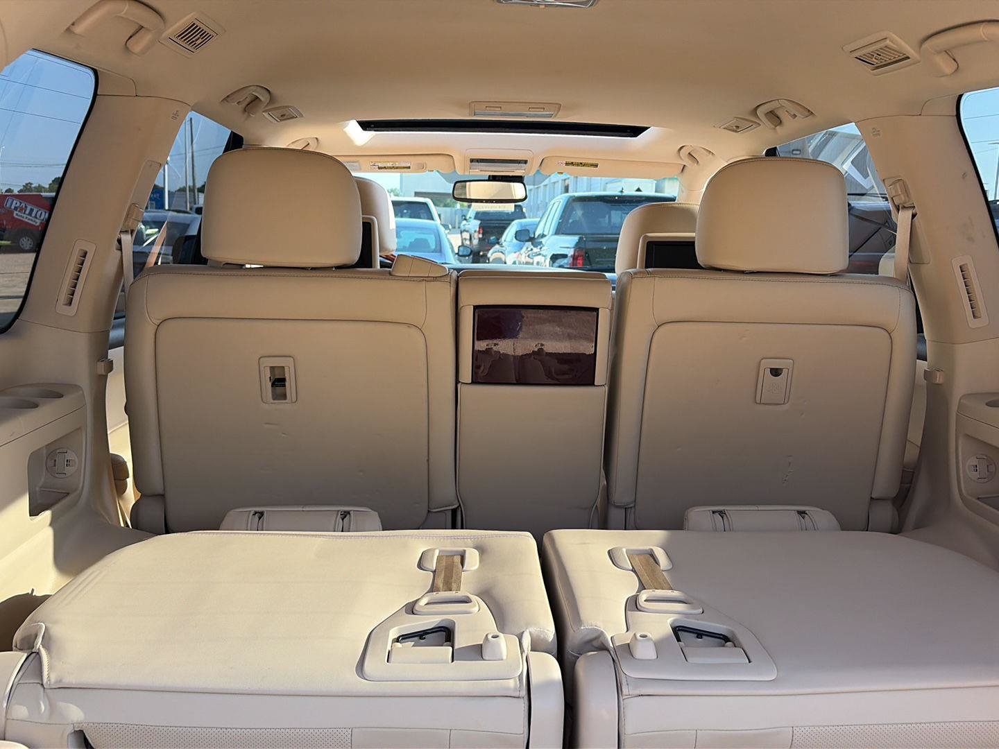 Used 2013 Lexus LX 570 4WD w/ Luxury Pkg image 3