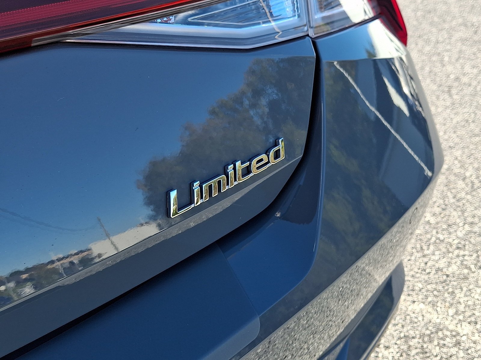 Used 2022 Hyundai Elantra Limited w/ Preferred Accessory Package FWD image 31