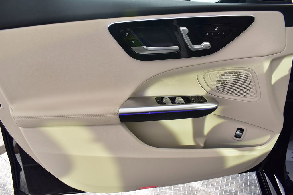 Certified 2022 Mercedes-Benz C 300 4MATIC Sedan image 11