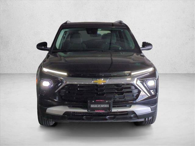 Used 2025 Chevrolet TrailBlazer LT FWD image 2