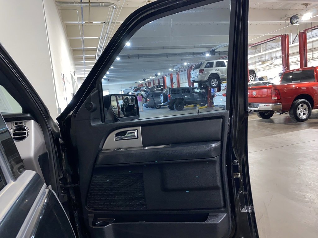 Used 2017 Ford Expedition XLT image 12