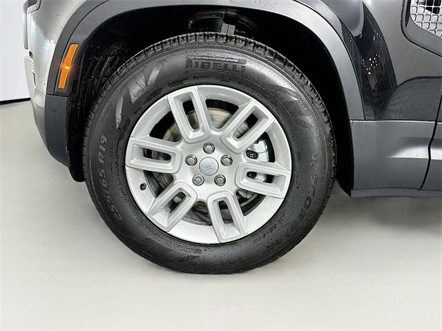 Used 2025 Land Rover Defender 110 S image 32