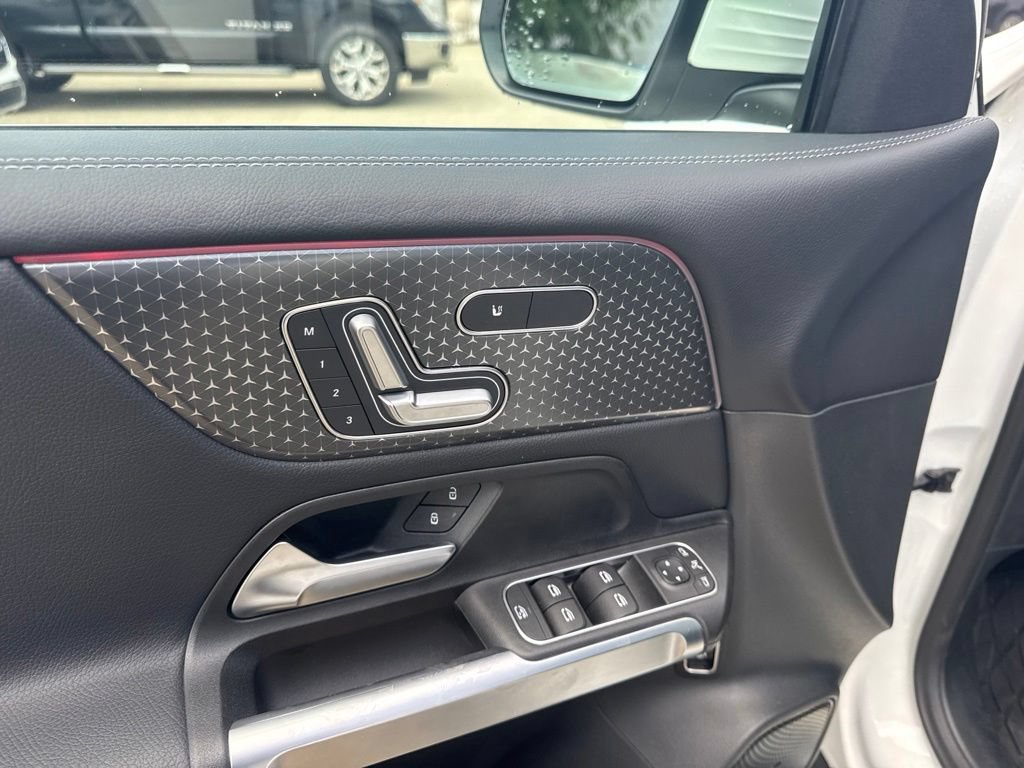 Used 2026 Mercedes-Benz GLB 250 4MATIC image 11