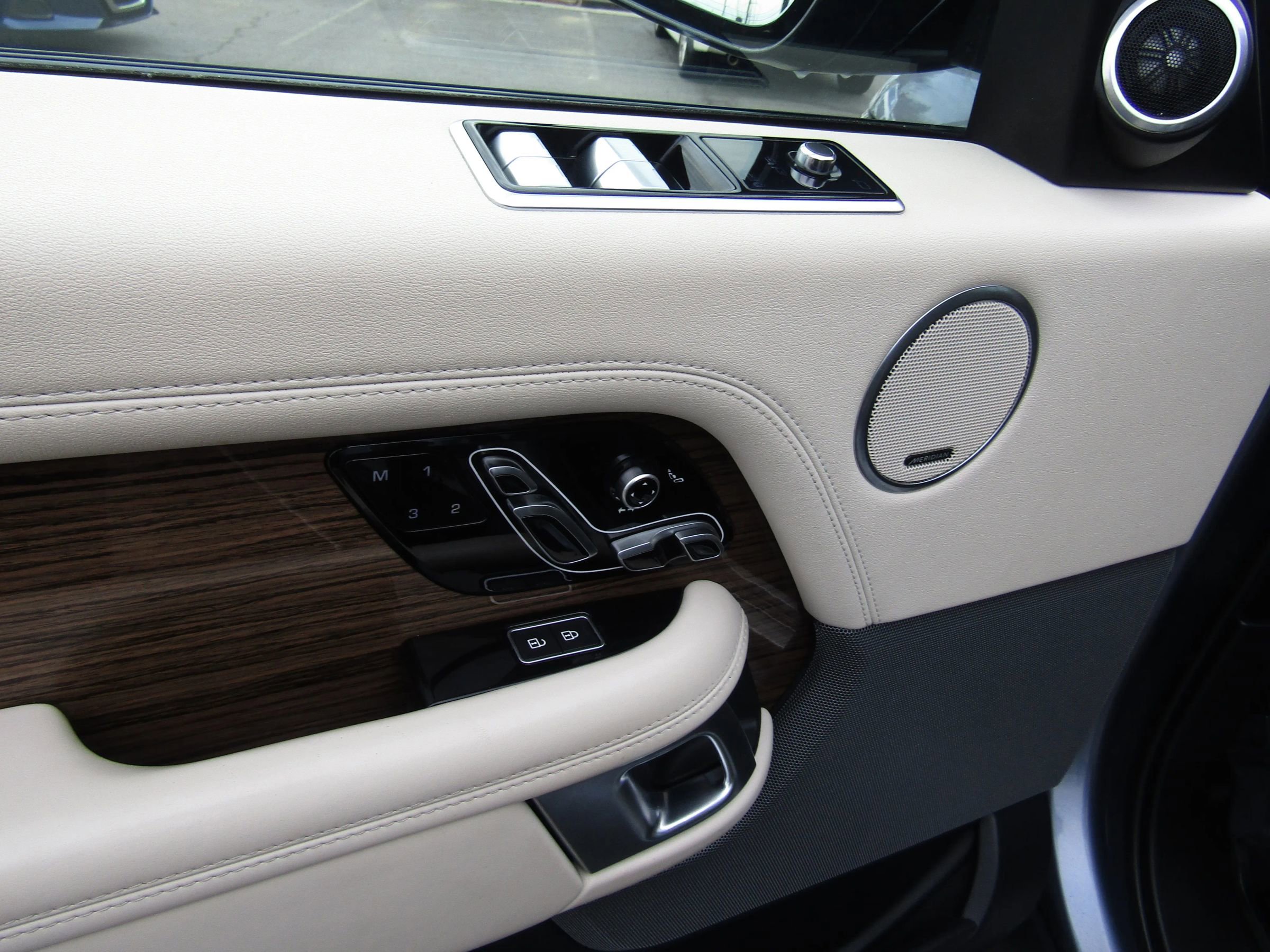 Used 2021 Land Rover Range Rover P525 Westminster Edition LWB image 25