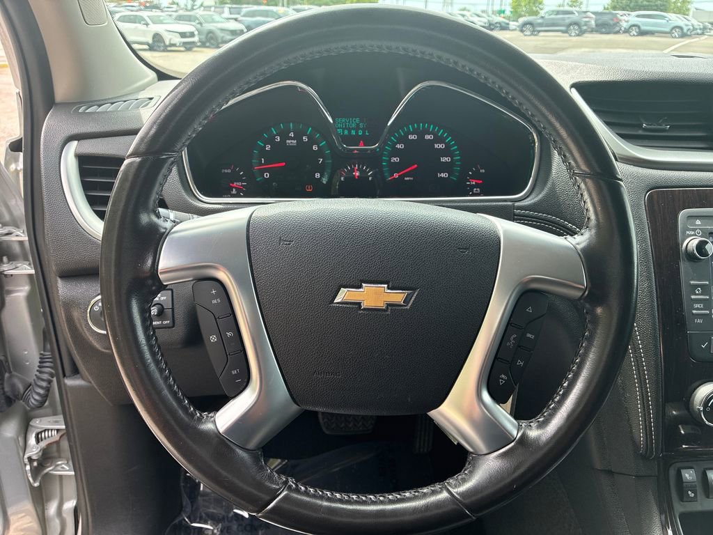 Used 2017 Chevrolet Traverse LT w/ Style and Technology Package FWD image 12