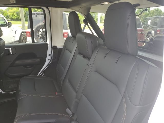New 2026 Jeep Wrangler Unlimited Sahara w/ Safety Group AWD/4WD image 10