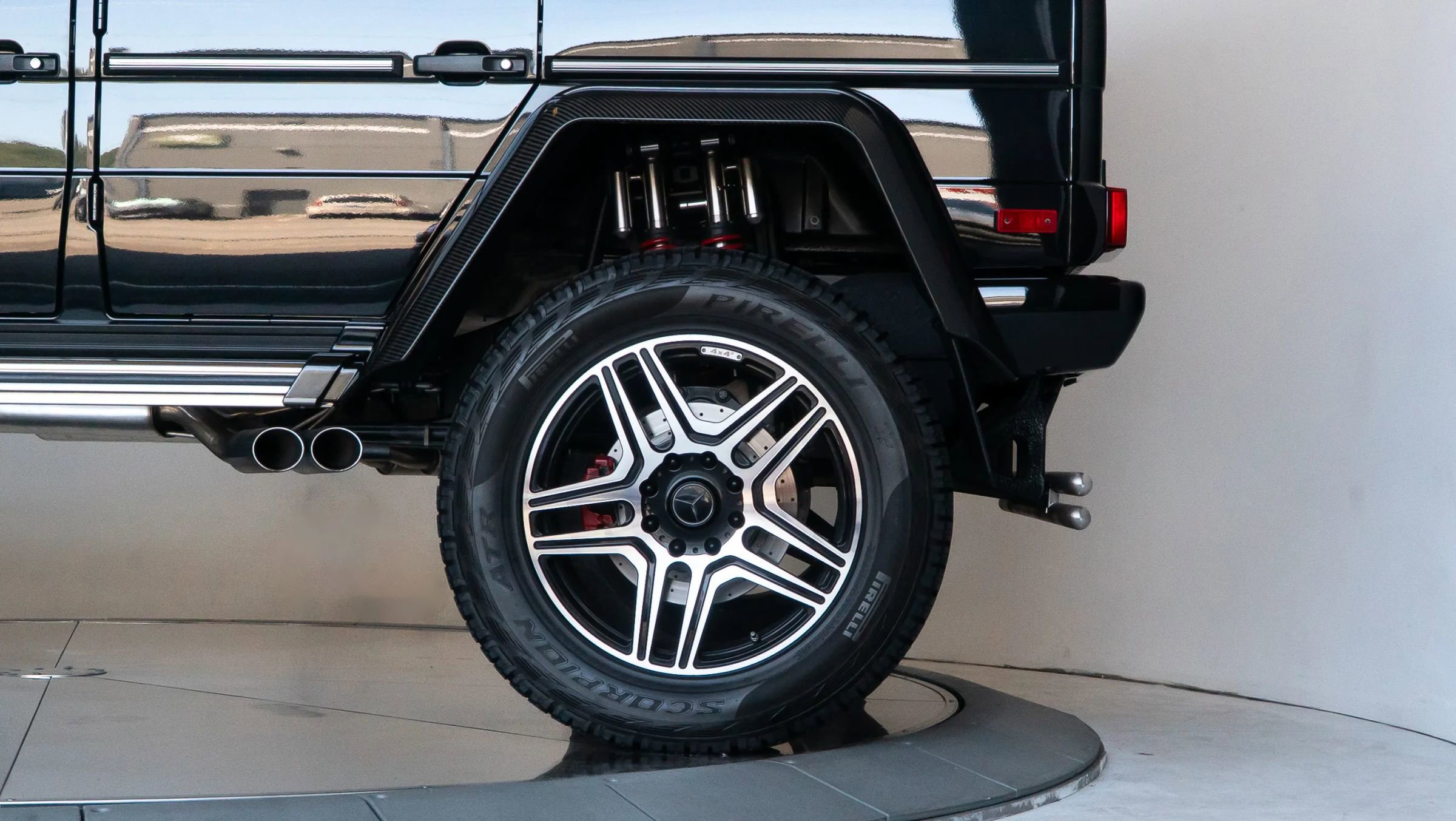 Used 2017 Mercedes-Benz G 550 Squared image 17