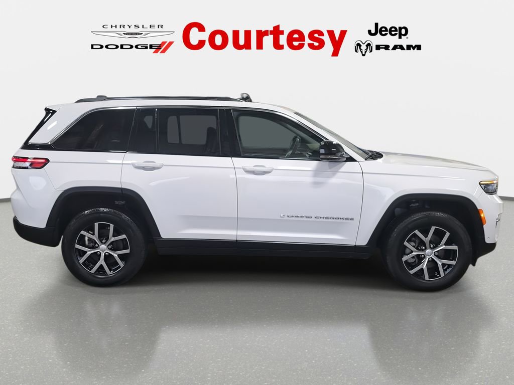 Certified 2024 Jeep Grand Cherokee Limited w/ Luxury Tech Group II image 4
