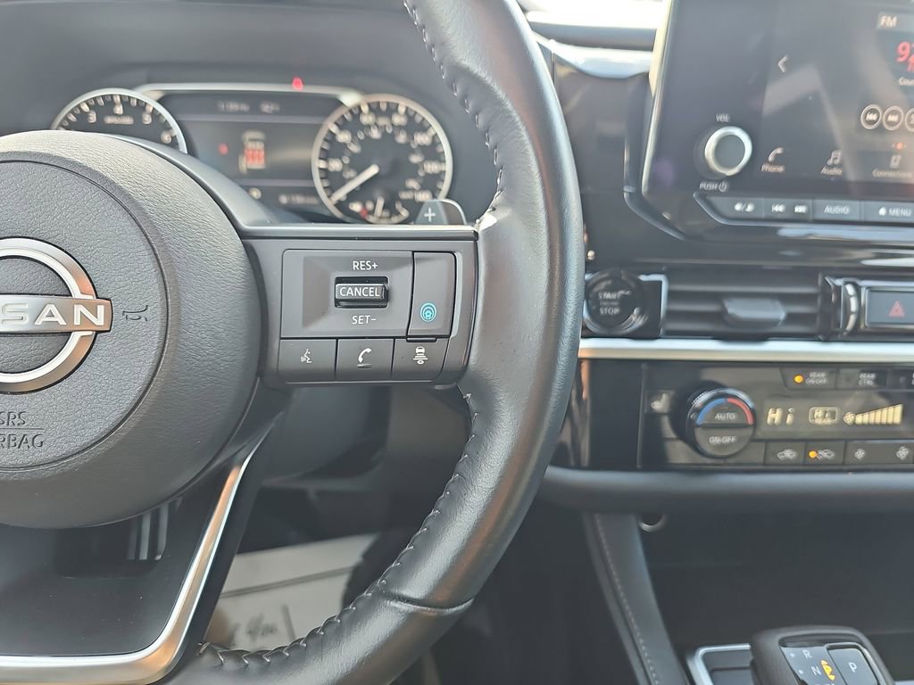 Used 2025 Nissan Pathfinder SV image 23