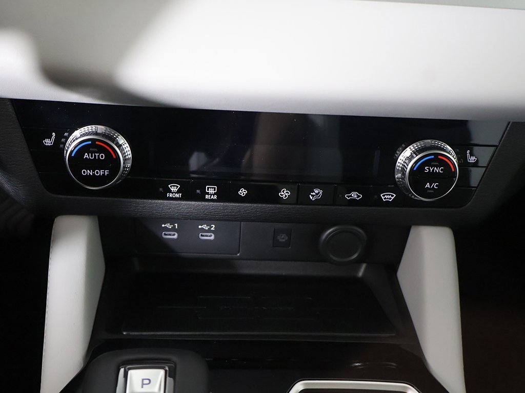 New 2025 Mitsubishi Outlander SE image 49