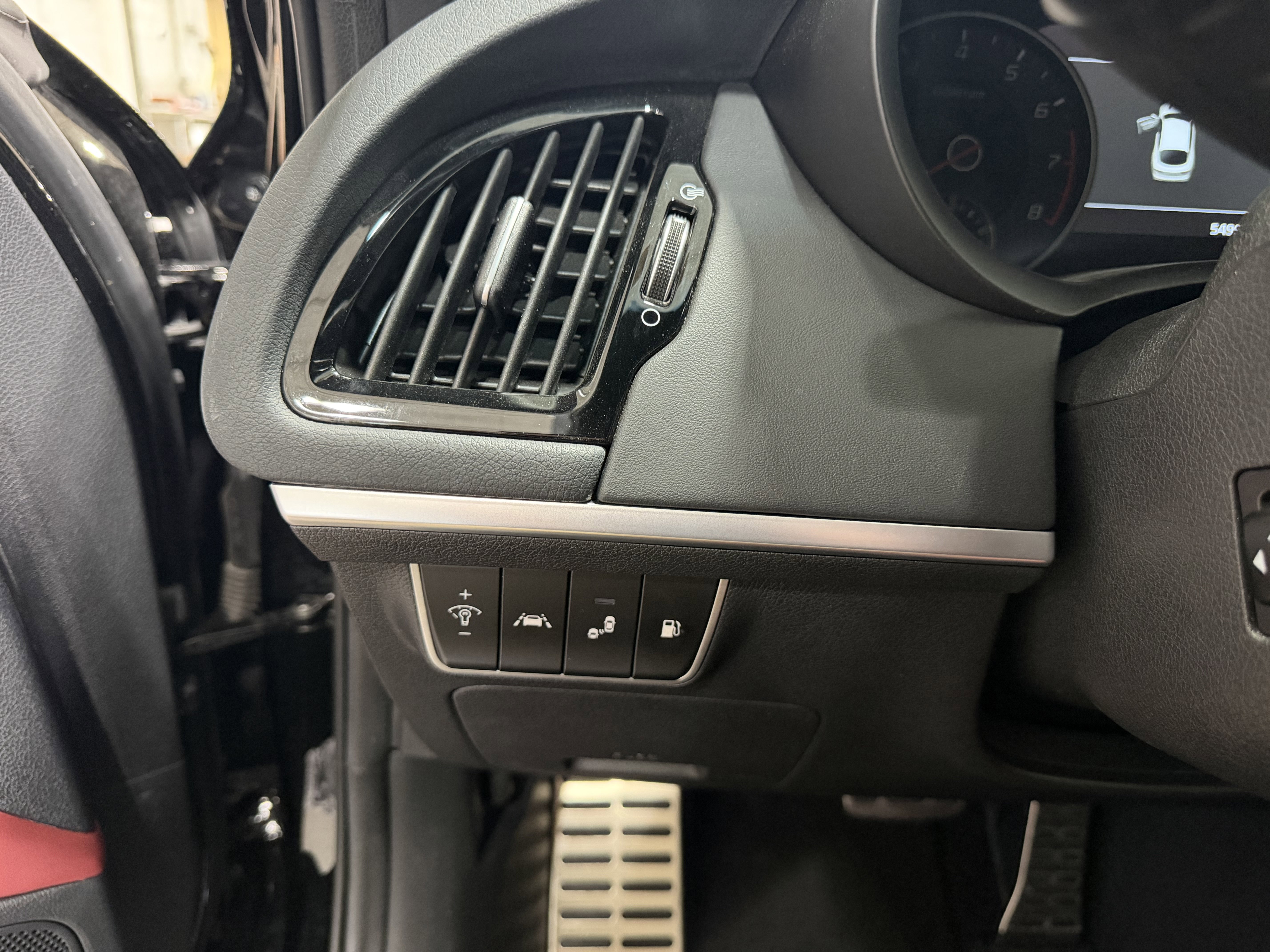 Used 2018 Kia Stinger GT1 RWD image 12