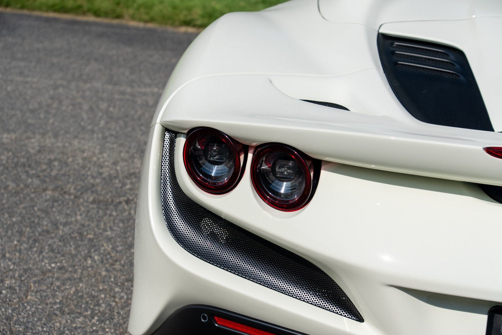 Used 2022 Ferrari F8 Tributo RWD image 14