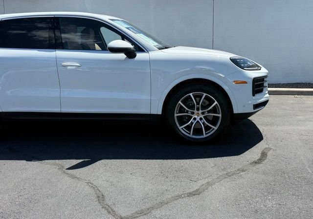 Used 2025 Porsche Cayenne AWD/4WD image 9
