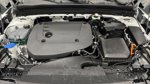 Used 2025 Volvo XC40 B5 Core w/ Protection Package Premier AWD/4WD image 32