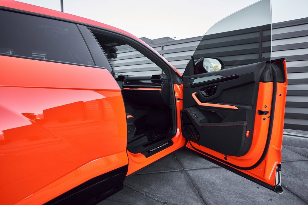 Used 2025 Lamborghini Urus SE image 22