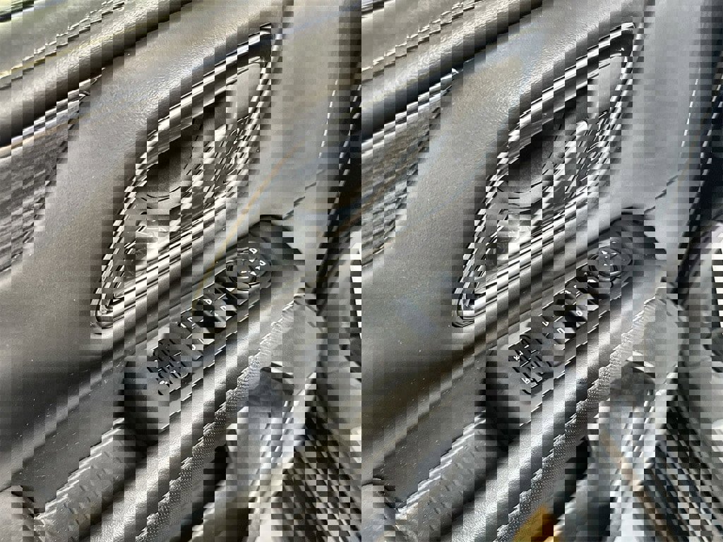 Used 2024 GMC Yukon XL SLT image 14