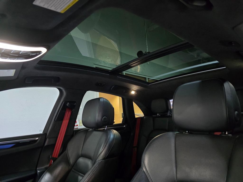 Used 2017 Porsche Macan Turbo image 27