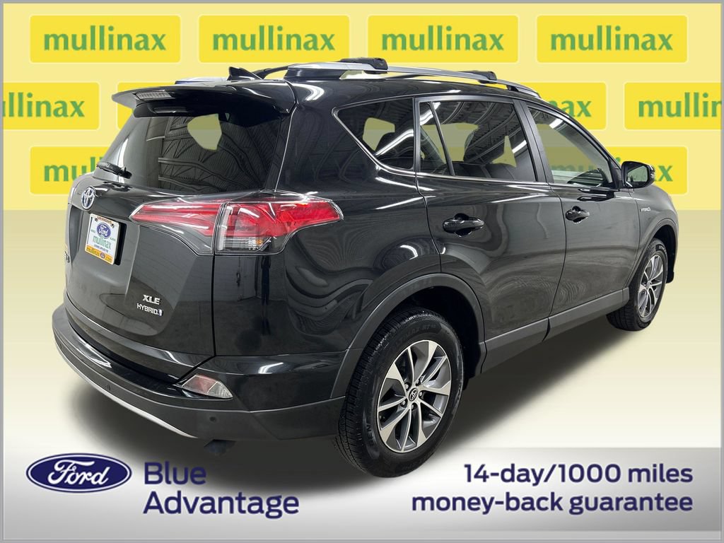 Used 2018 Toyota RAV4 XLE AWD/4WD image 3