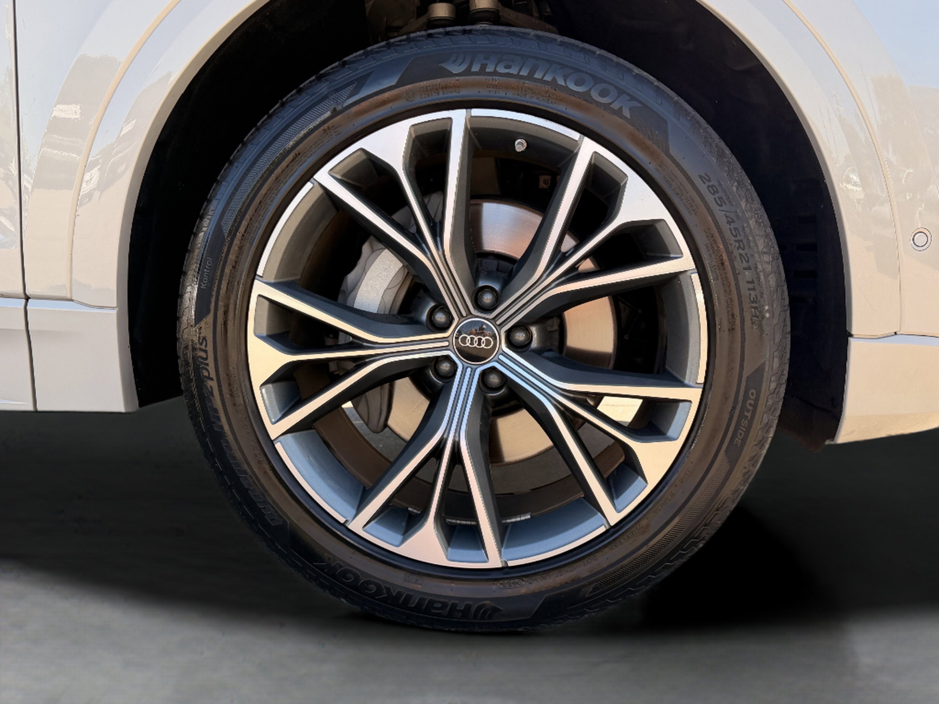 Used 2023 Audi Q8 Premium w/ Convenience Package image 9