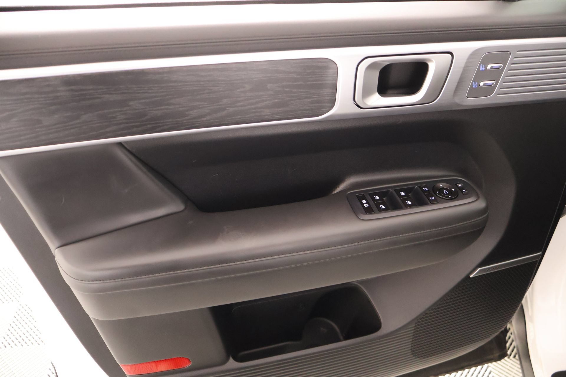 Used 2024 Hyundai Santa Fe Limited AWD/4WD image 16