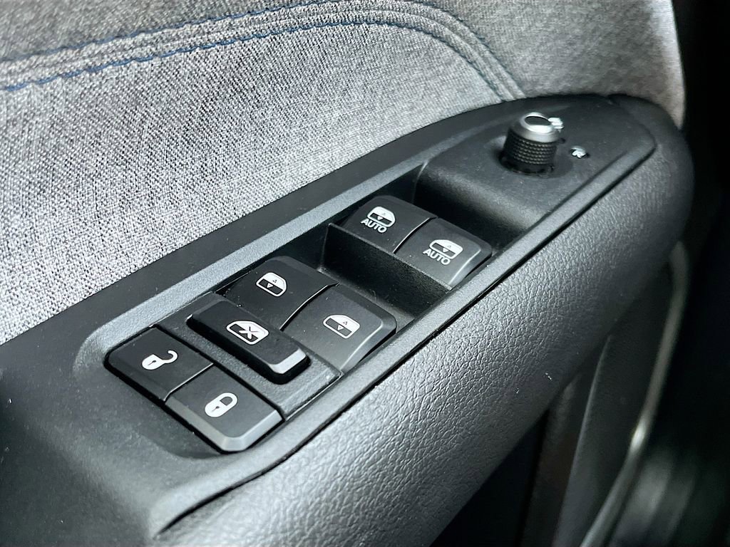 Used 2025 Jeep Compass Latitude image 17