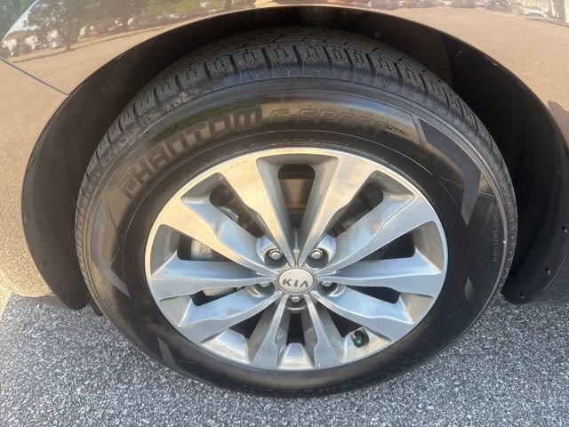 Used 2016 Kia Sedona SX image 9