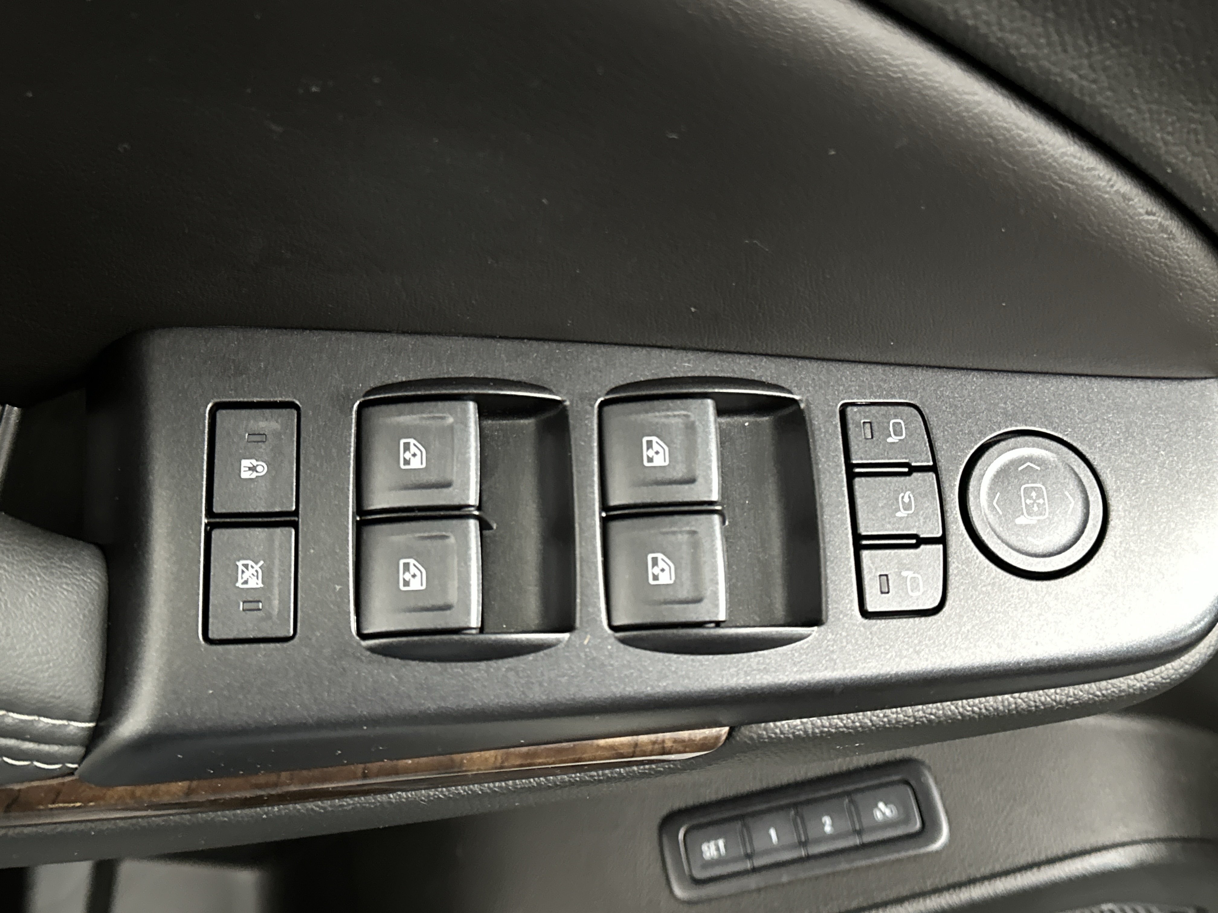 Used 2018 Chevrolet Tahoe LT w/ LT Signature Package AWD/4WD image 22